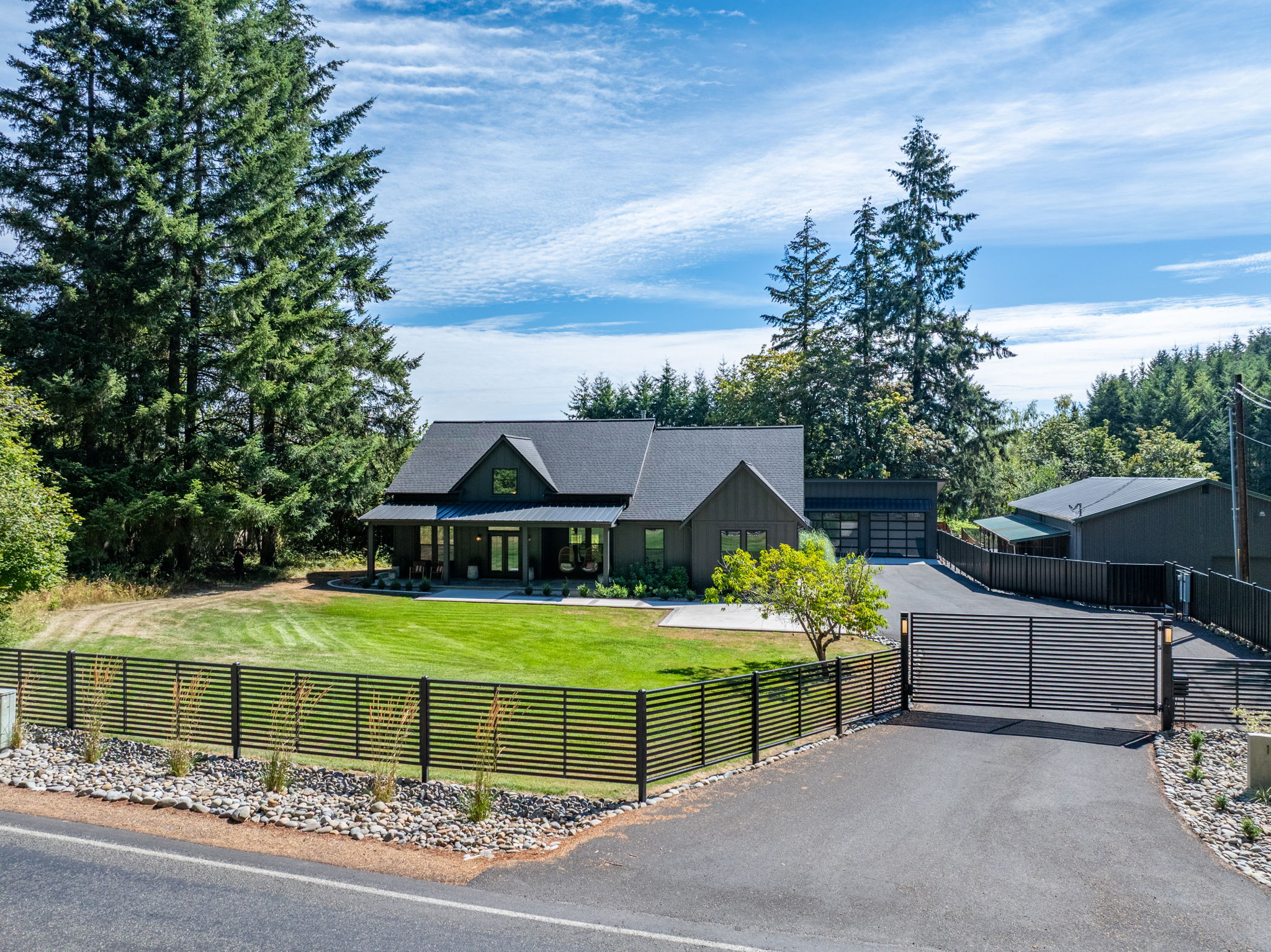 160 Devereese compound showcase